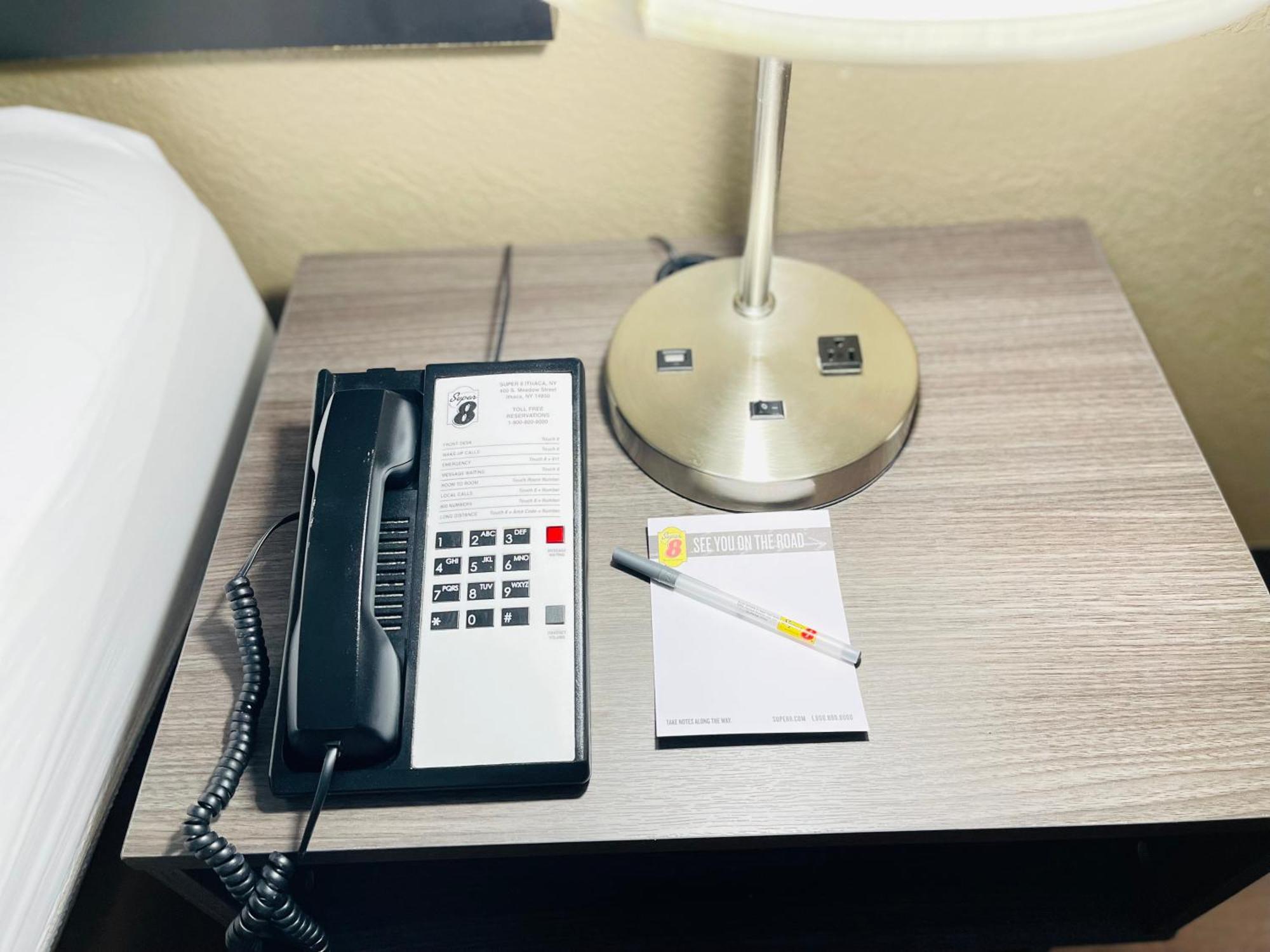 Super 8 By Wyndham Ithaca Hotel Eksteriør billede
