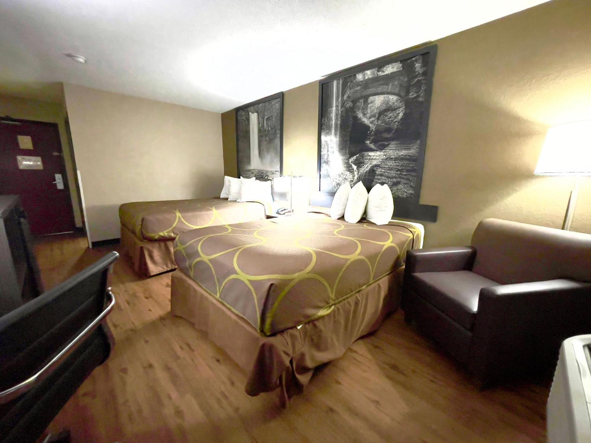 Super 8 By Wyndham Ithaca Hotel Eksteriør billede