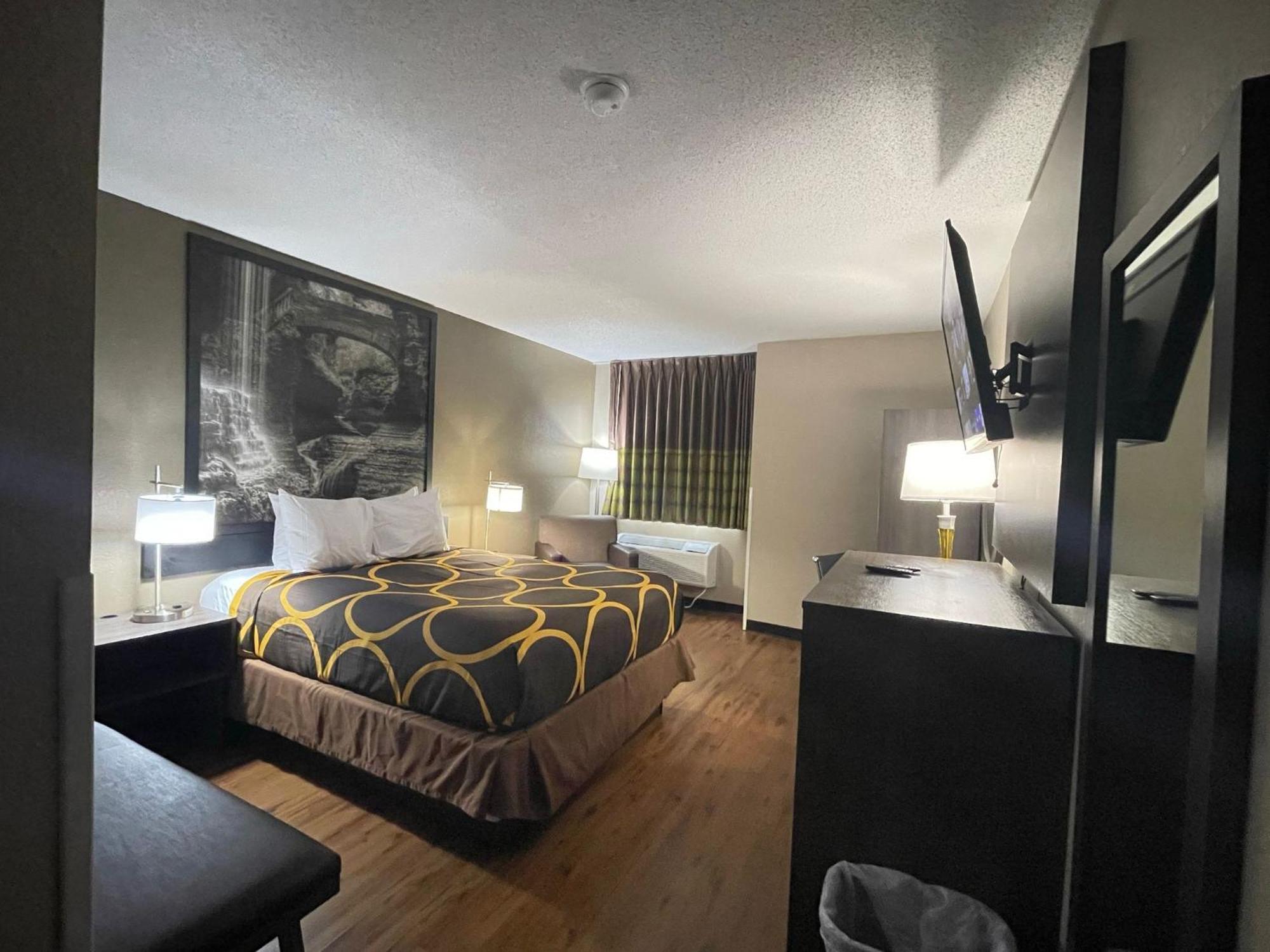 Super 8 By Wyndham Ithaca Hotel Eksteriør billede
