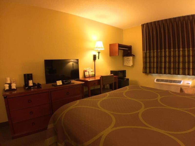 Super 8 By Wyndham Ithaca Hotel Eksteriør billede